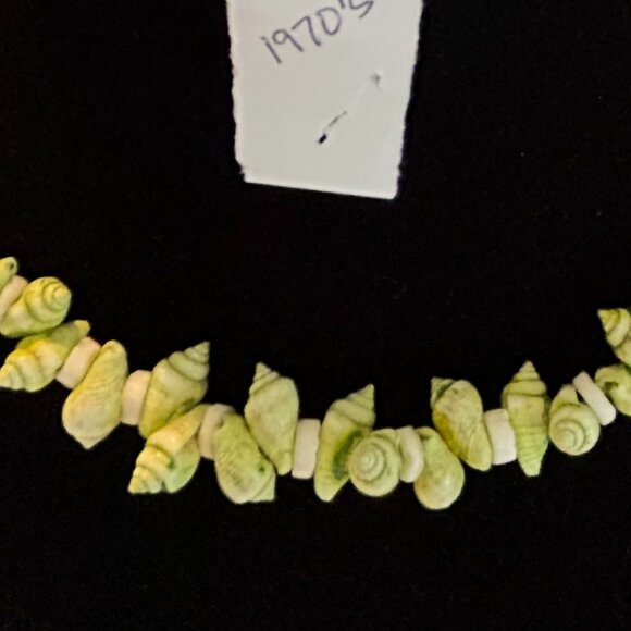 Vintage White Puka Necklace with Green Nautilus Shells 18" - Picture 6 of 9